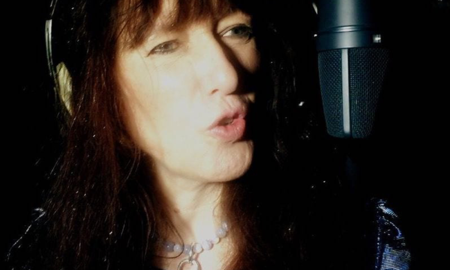 kirsty mckinna singing at the offbeat studio